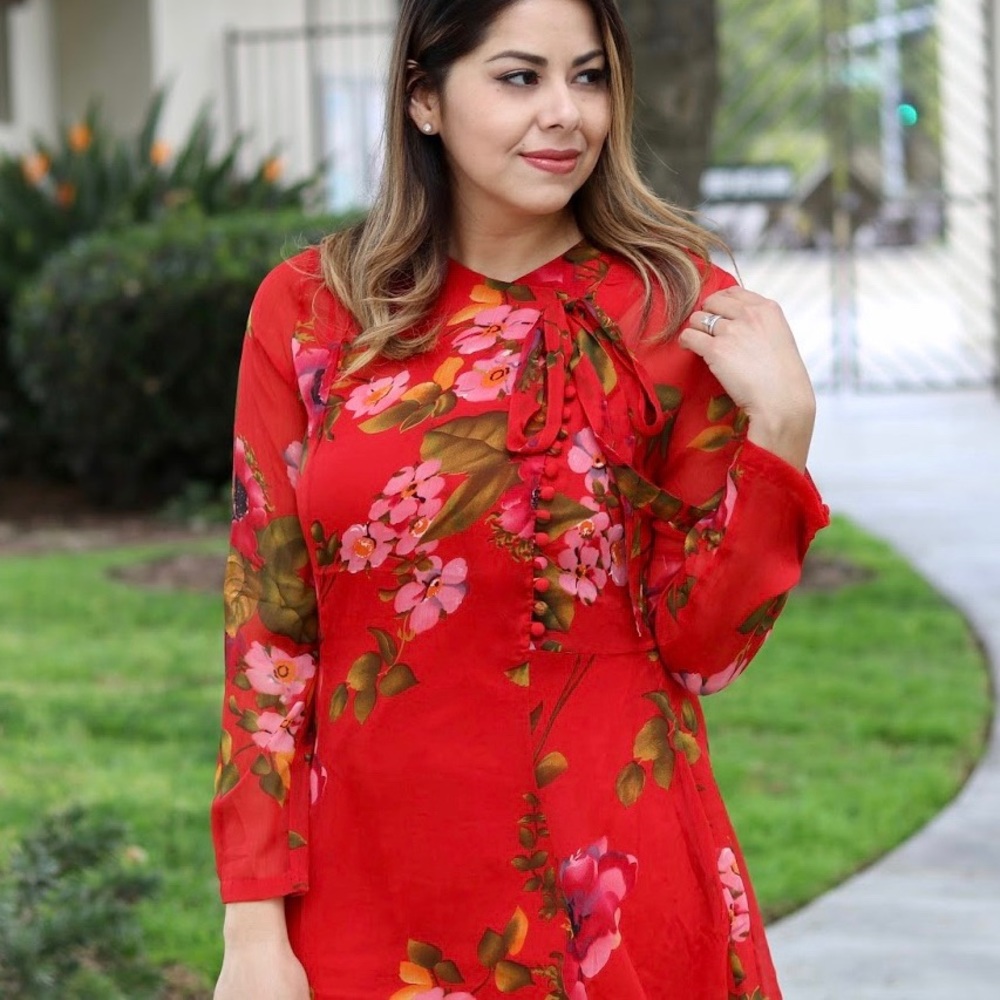 Elegant Red Floral Dress - Picture 3 of 8